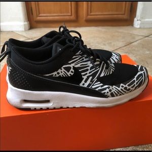 Nike Thea Woman’s  Zebra 6.5